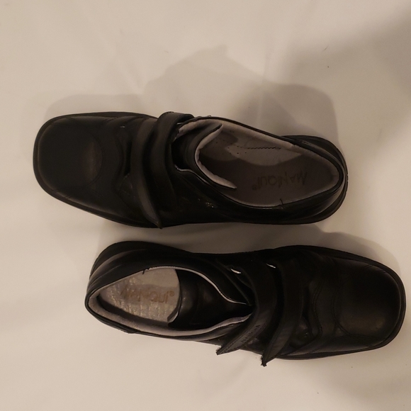 Maniqui Black leather comfort shoes, rubber soles , Size 7 - Picture 9 of 11
